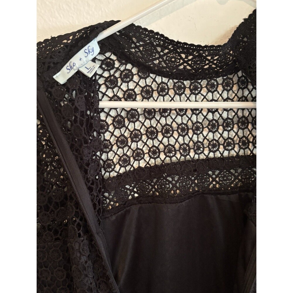 She + Sky Size Large Women's Navy Lace Short Sleeve Tiered Dress Lined - Picture 7 of 8